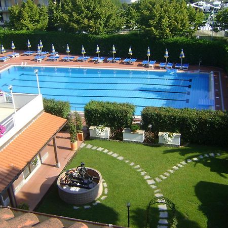 Residence Aurora Wellness & Spa Альбенга Экстерьер фото