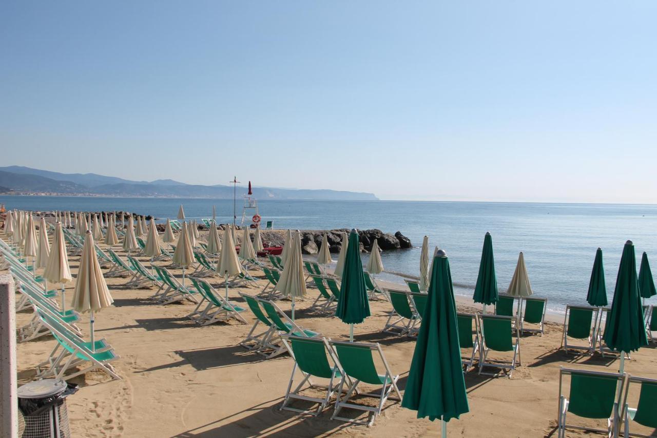 Residence Aurora Wellness & Spa Альбенга Экстерьер фото