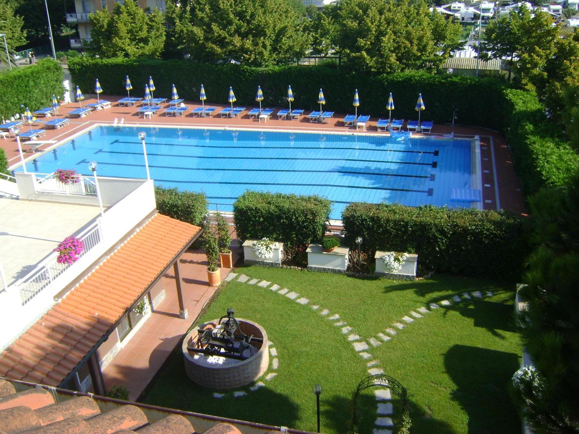 Residence Aurora Wellness & Spa Альбенга Экстерьер фото