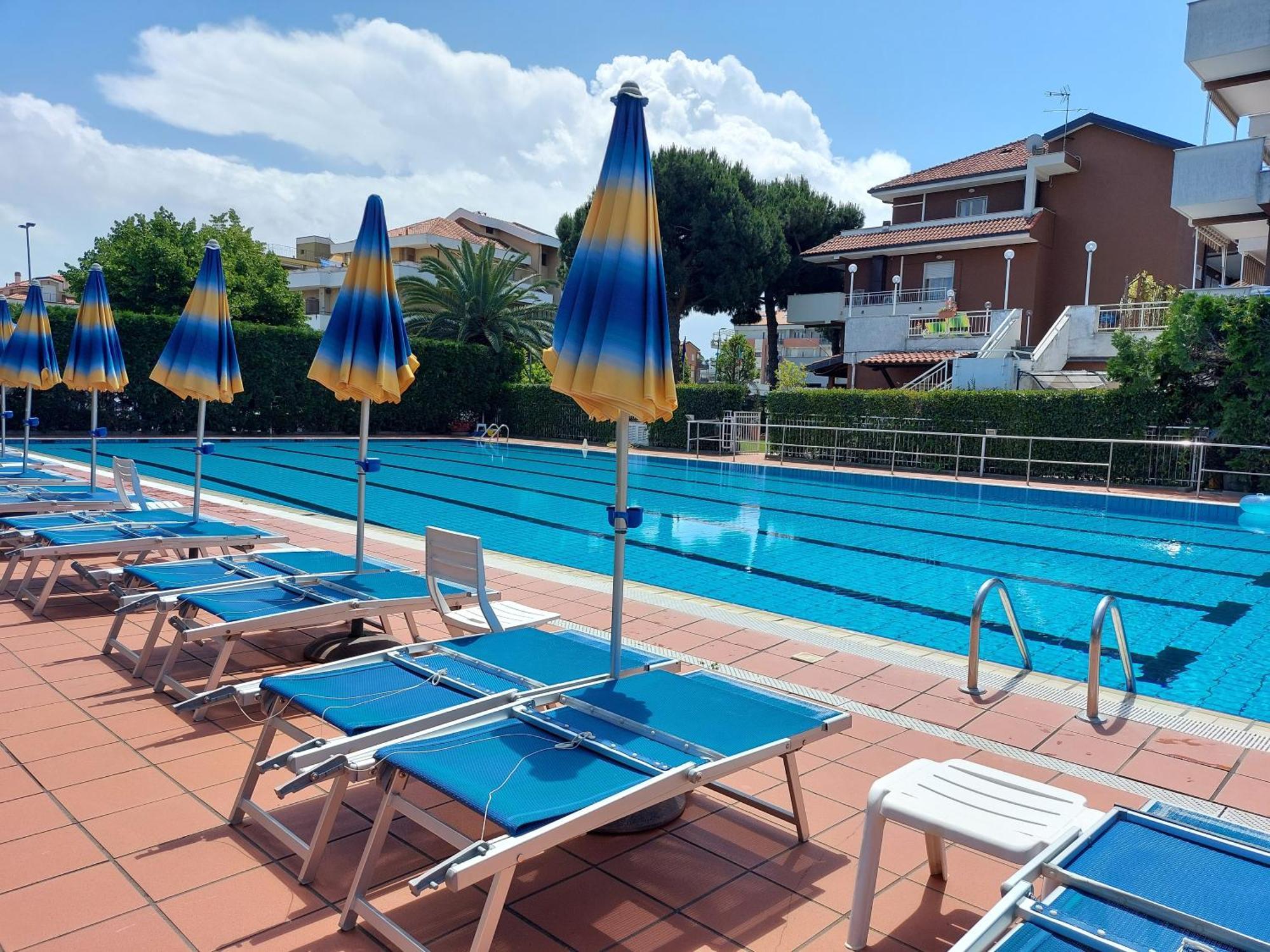 Residence Aurora Wellness & Spa Альбенга Экстерьер фото
